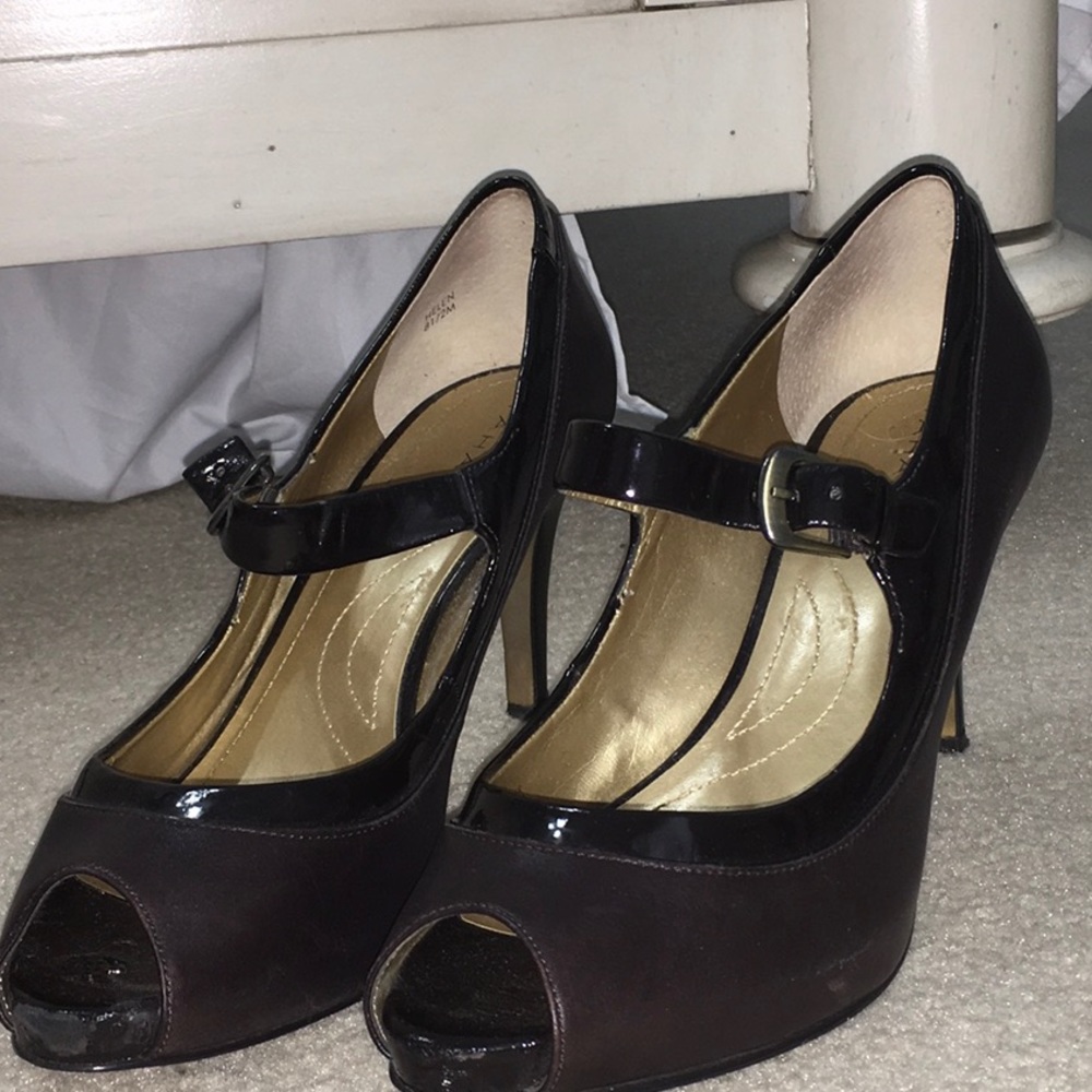 Tahari Brown high heels